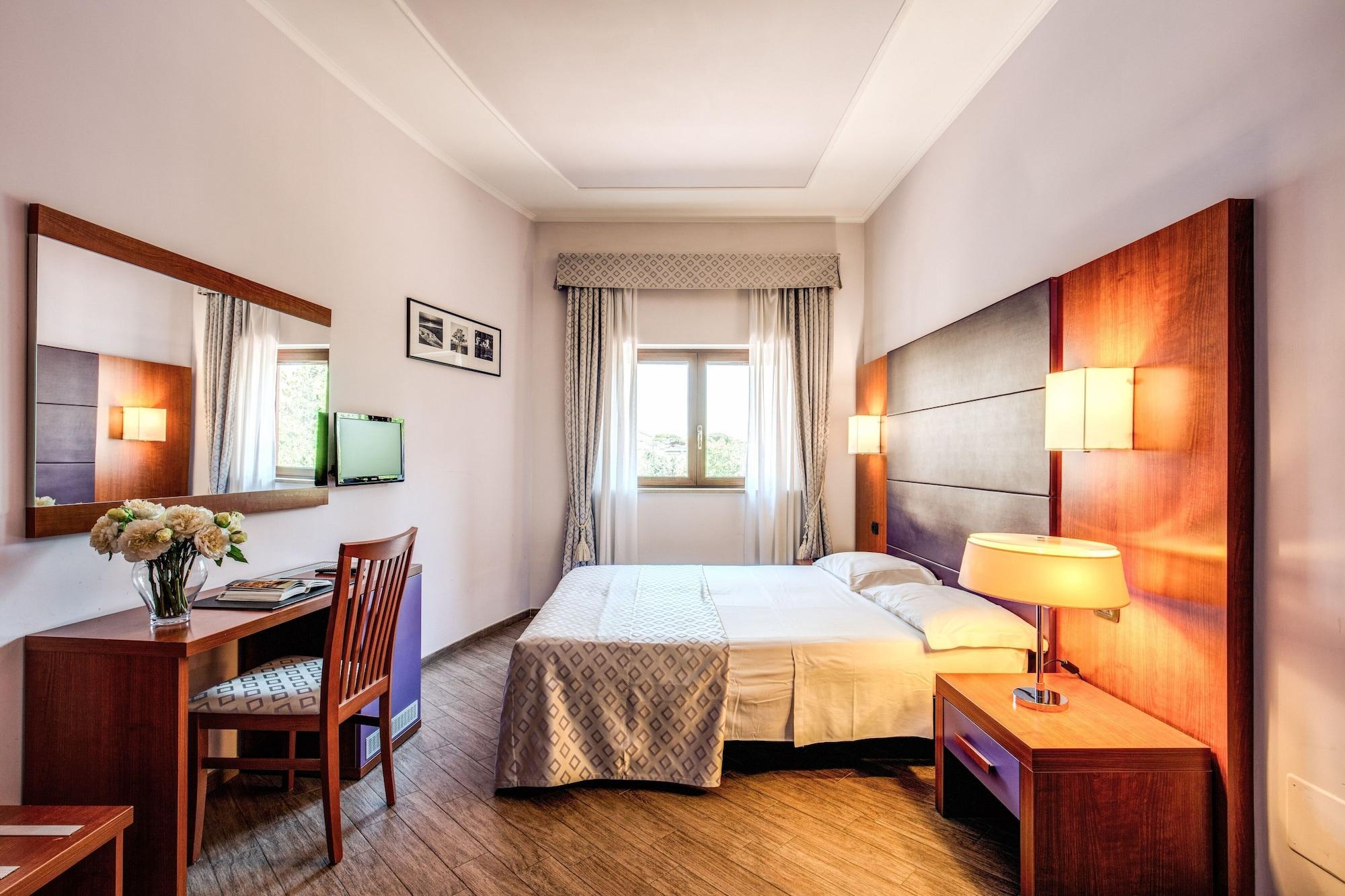 โฮเต็ล โรมา ทิเบอร์ทิน่า Hotel ภายนอก รูปภาพ