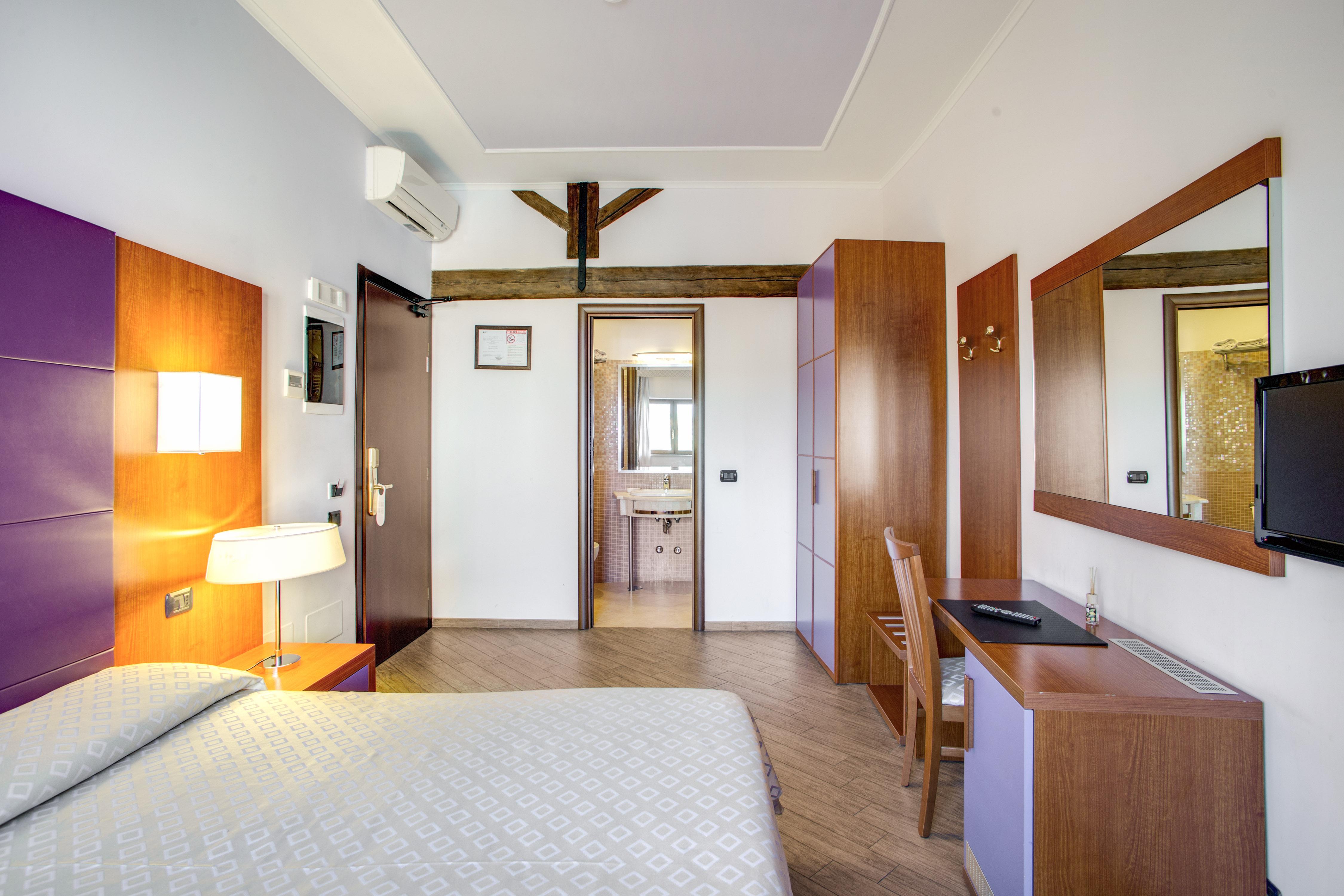 โฮเต็ล โรมา ทิเบอร์ทิน่า Hotel ภายนอก รูปภาพ