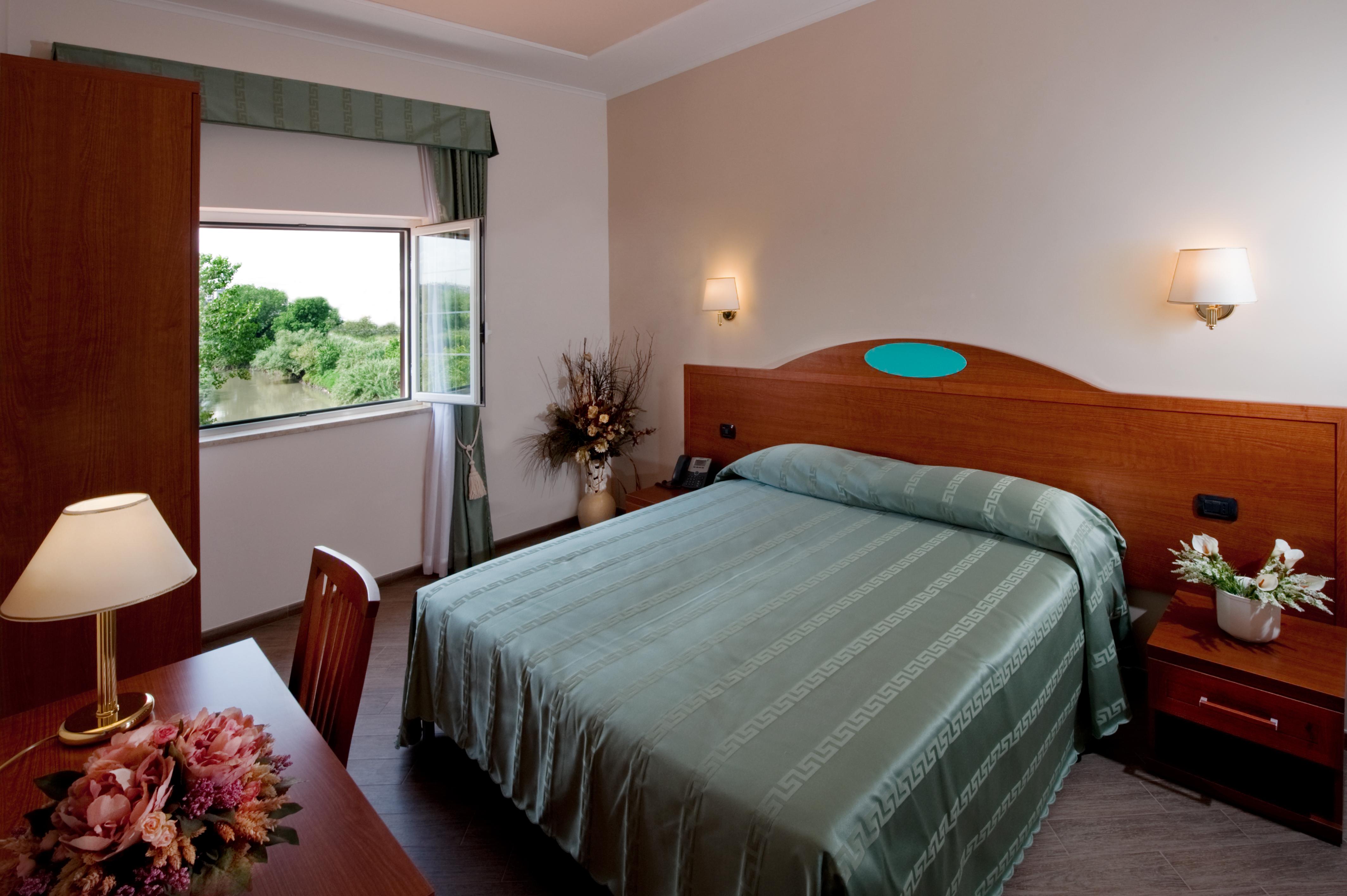โฮเต็ล โรมา ทิเบอร์ทิน่า Hotel ภายนอก รูปภาพ