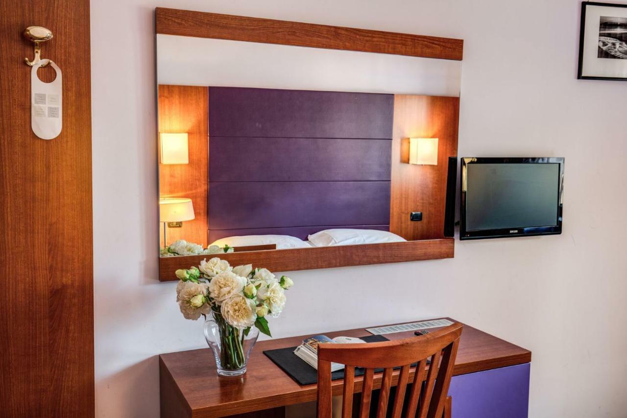 โฮเต็ล โรมา ทิเบอร์ทิน่า Hotel ภายนอก รูปภาพ