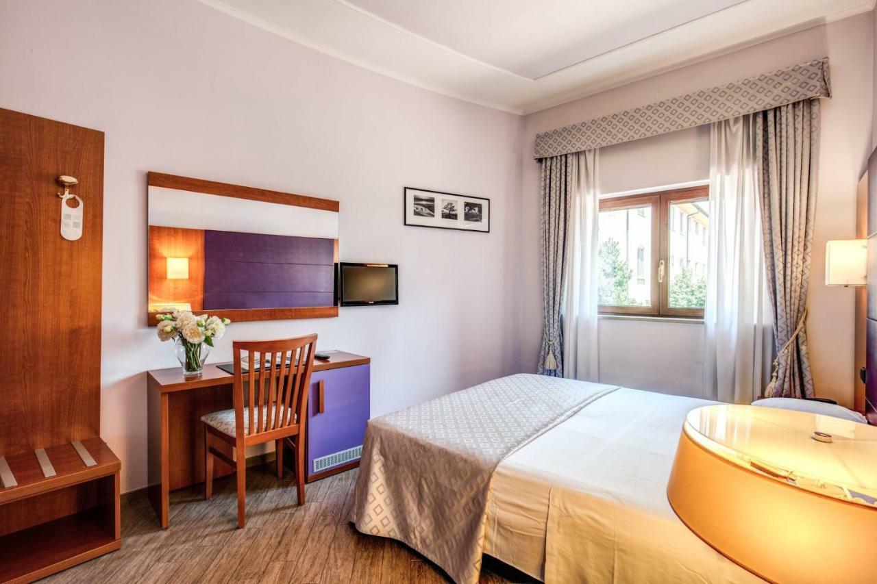 โฮเต็ล โรมา ทิเบอร์ทิน่า Hotel ภายนอก รูปภาพ