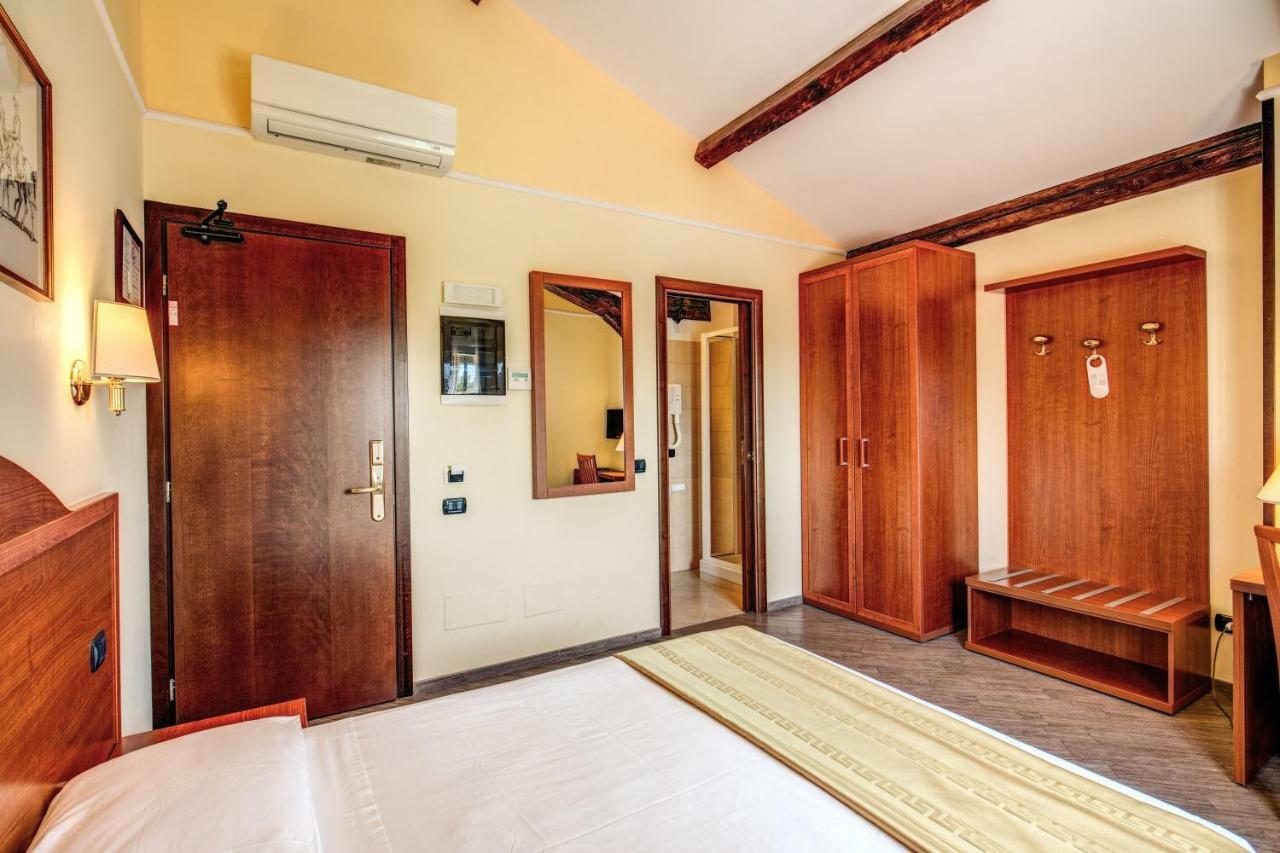 โฮเต็ล โรมา ทิเบอร์ทิน่า Hotel ภายนอก รูปภาพ