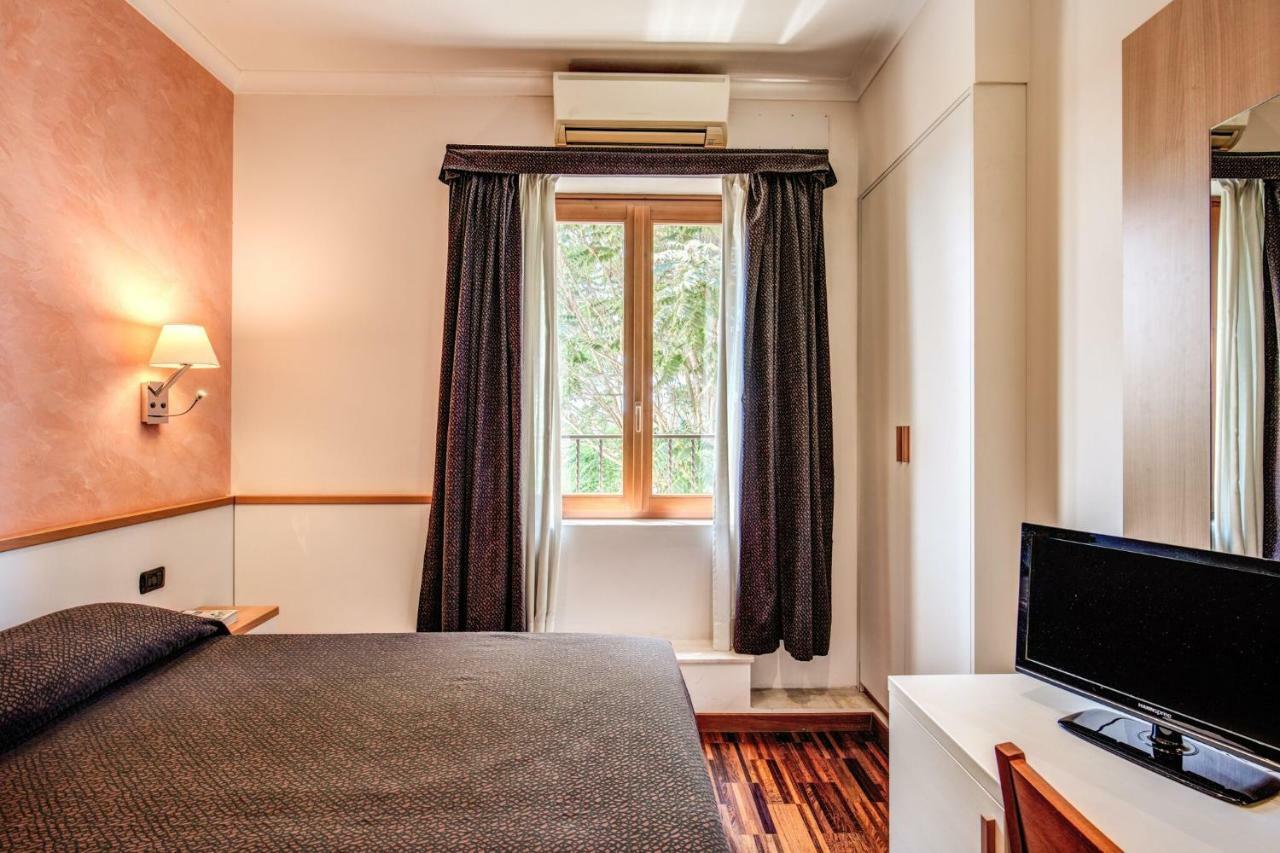 โฮเต็ล โรมา ทิเบอร์ทิน่า Hotel ภายนอก รูปภาพ